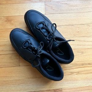 Women’s Clark’s tie style size 9W comfortable sneakers leather black lik…